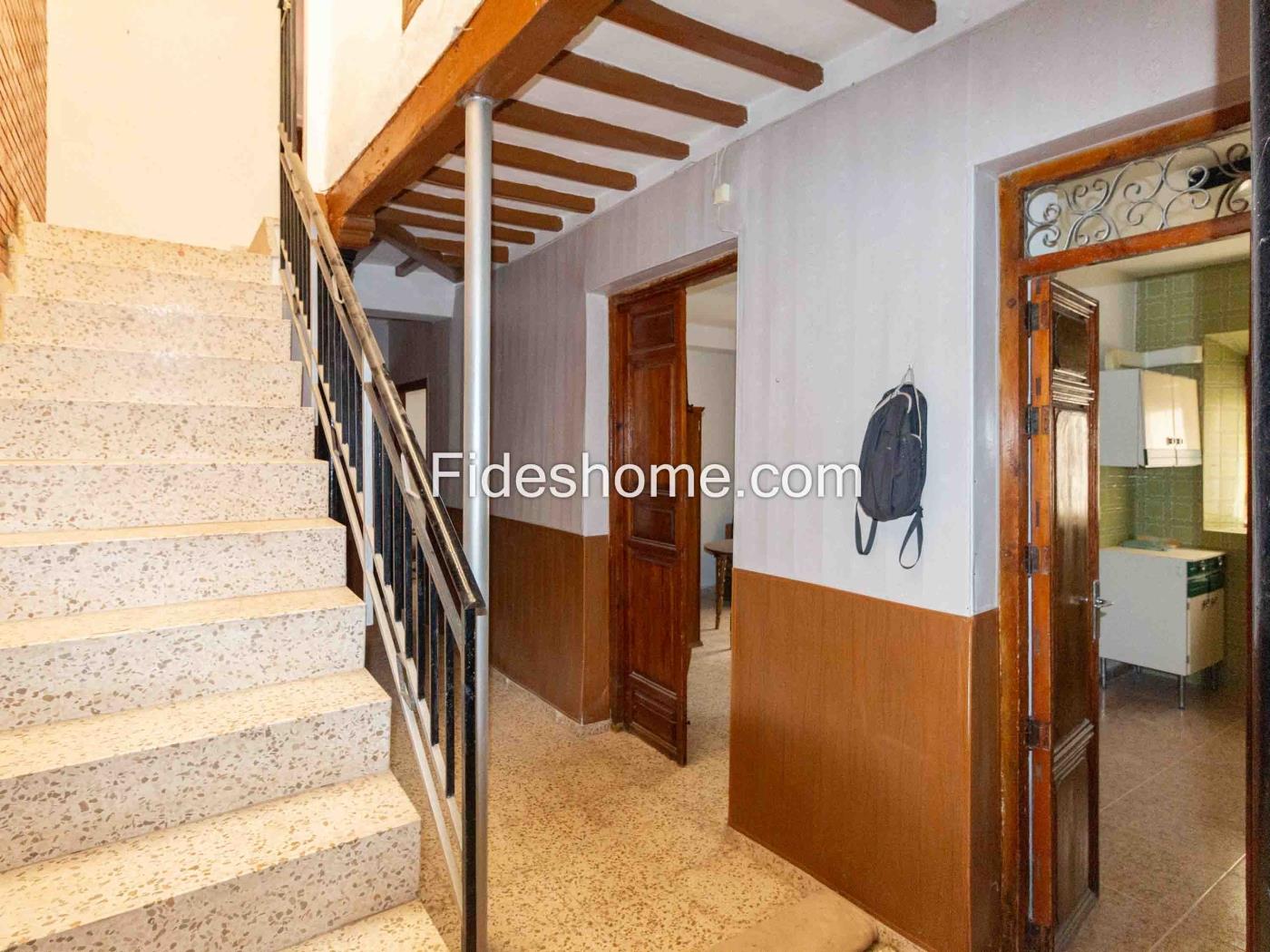 Two-storey house in Pinos del Valle in Pinos del valle