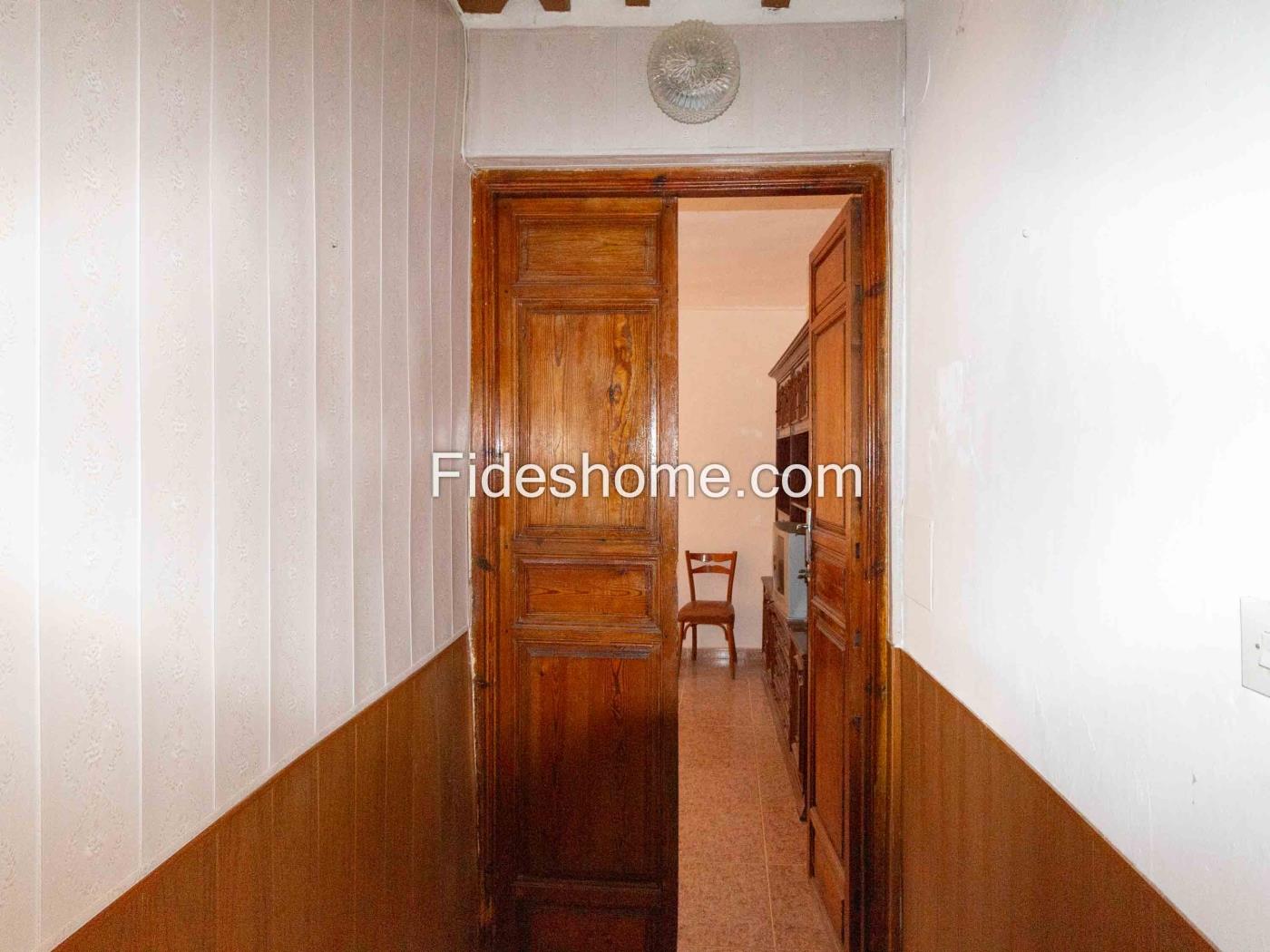 Two-storey house in Pinos del Valle in Pinos del valle