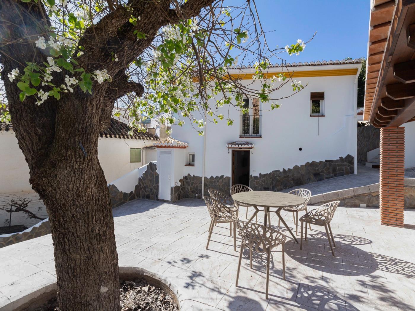 Landhaus mit Pool und Garten in Albuñuelas
