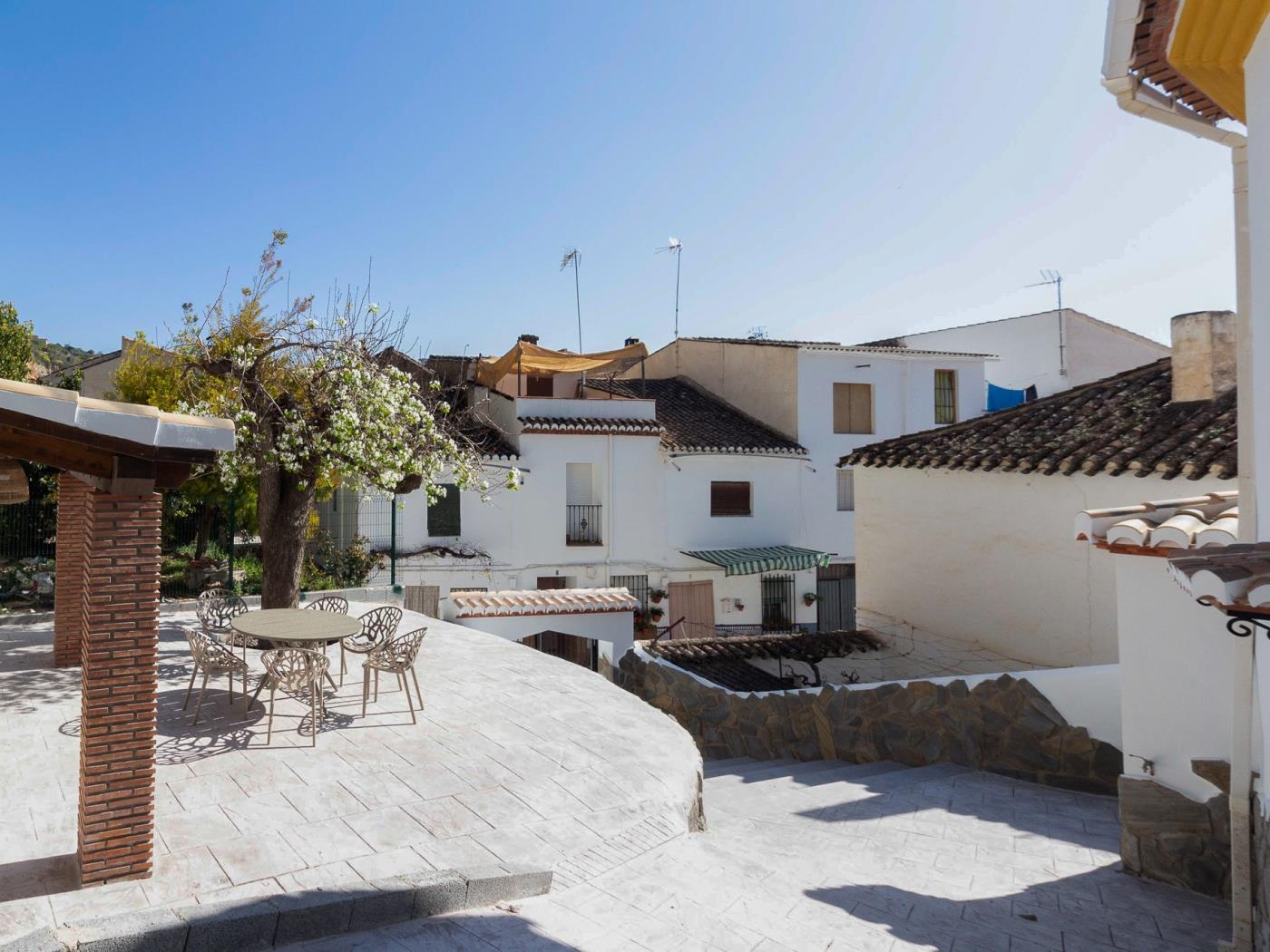 Landhaus mit Pool und Garten in Albuñuelas