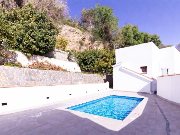 Landhaus mit Pool und Garten in Albuñuelas