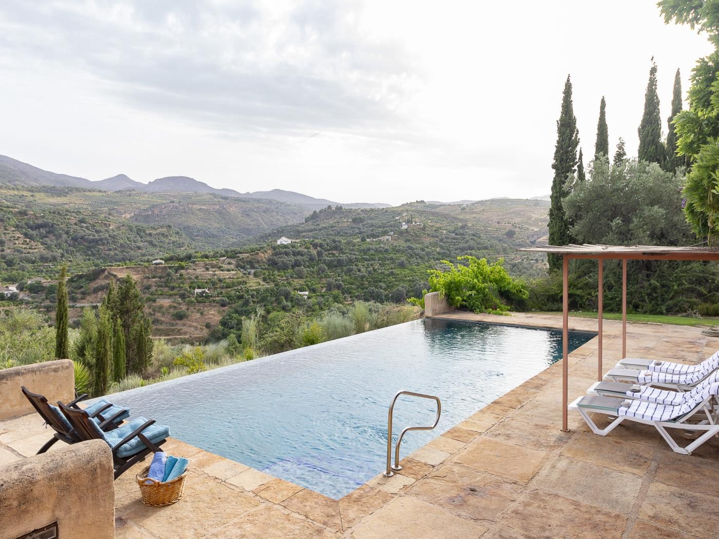 Haus inmitten der Natur mit privatem Pool in Restábal
