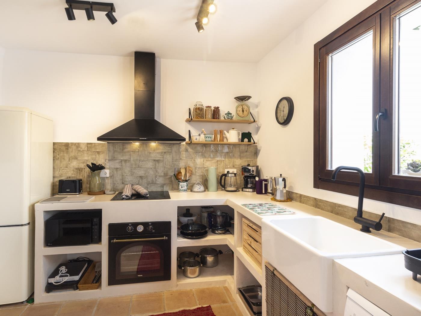 Rustic house with a swimming pool in Nigüelas in Nigüelas