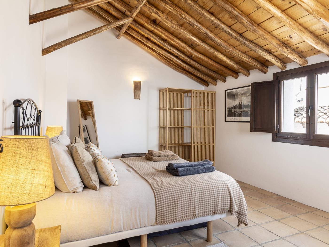 Rustic house with a swimming pool in Nigüelas in Nigüelas