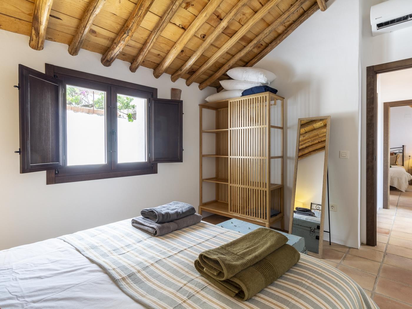 Rustic house with a swimming pool in Nigüelas in Nigüelas