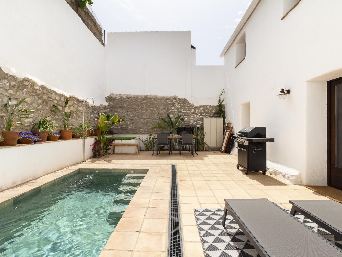Rustic house with a swimming pool in Nigüelas in Nigüelas