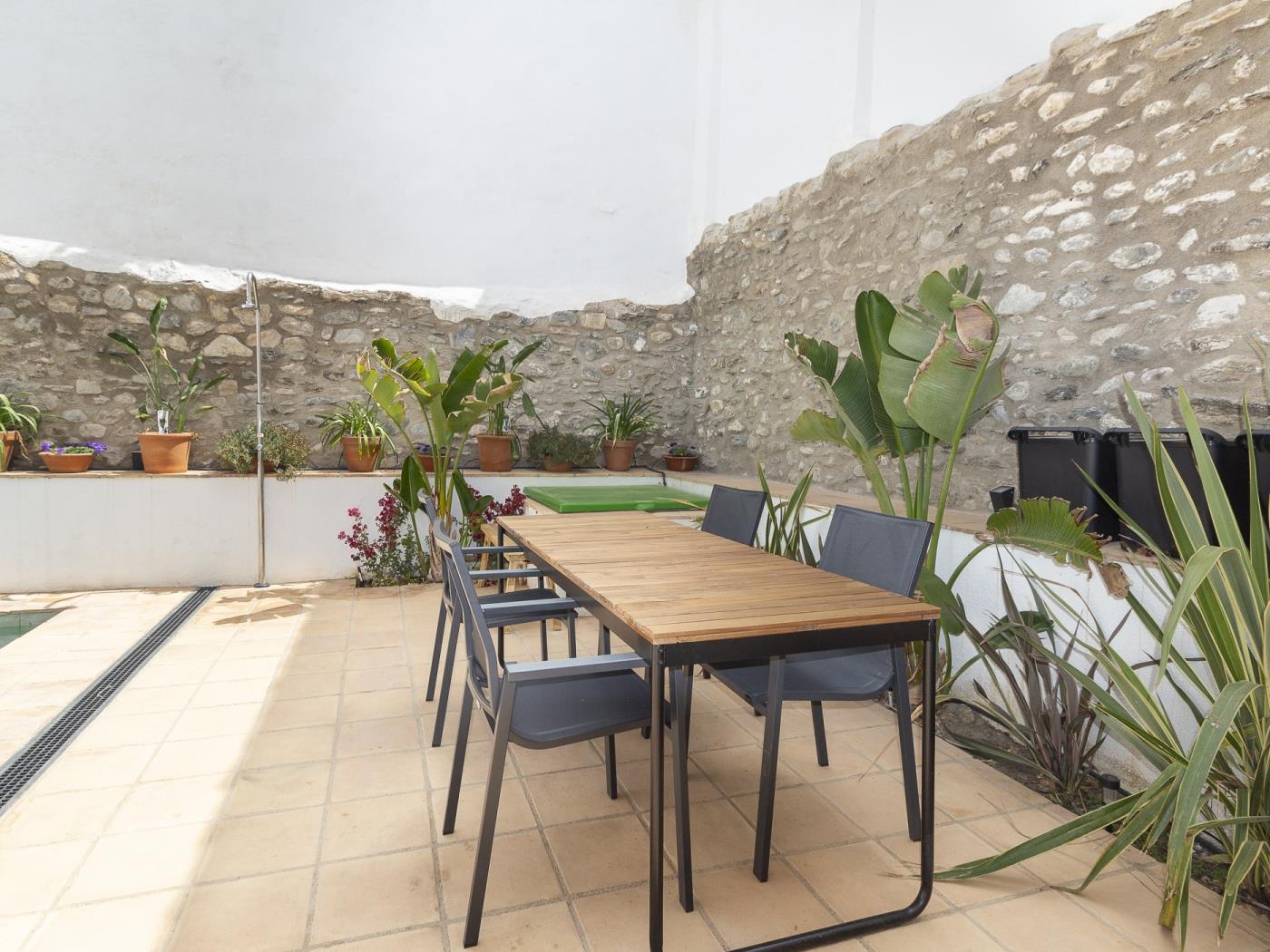 Rustic house with a swimming pool in Nigüelas in Nigüelas