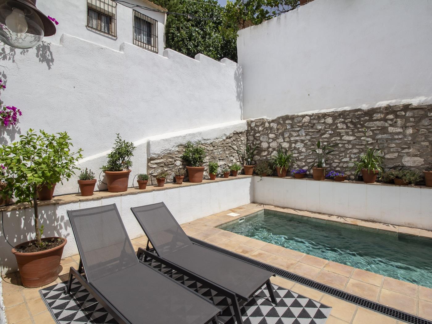 Rustic house with a swimming pool in Nigüelas in Nigüelas