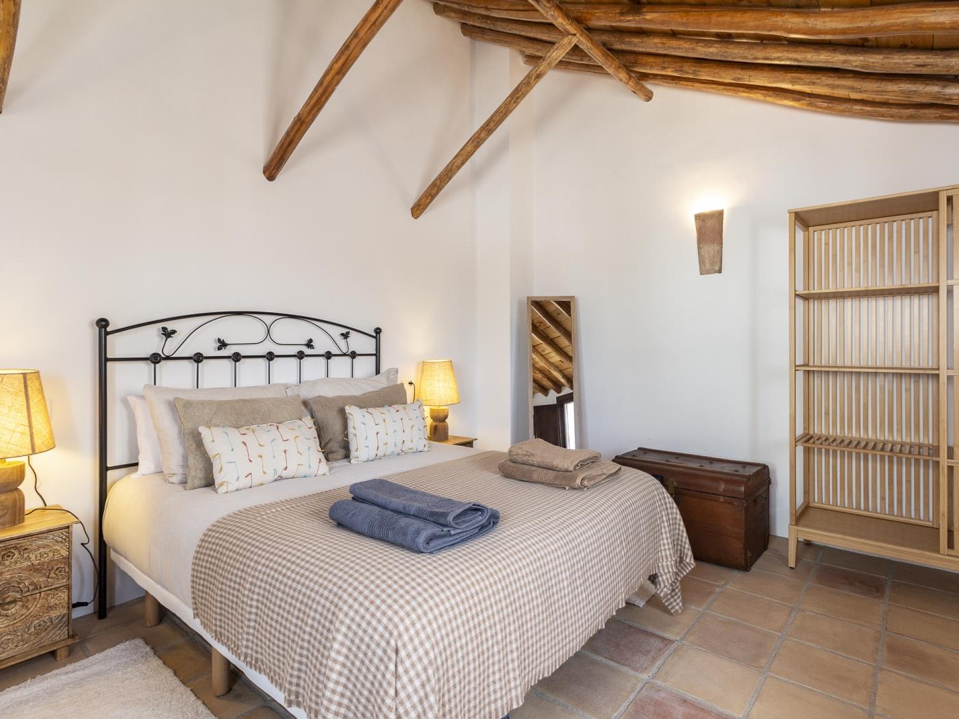 Rustic house with a swimming pool in Nigüelas in Nigüelas