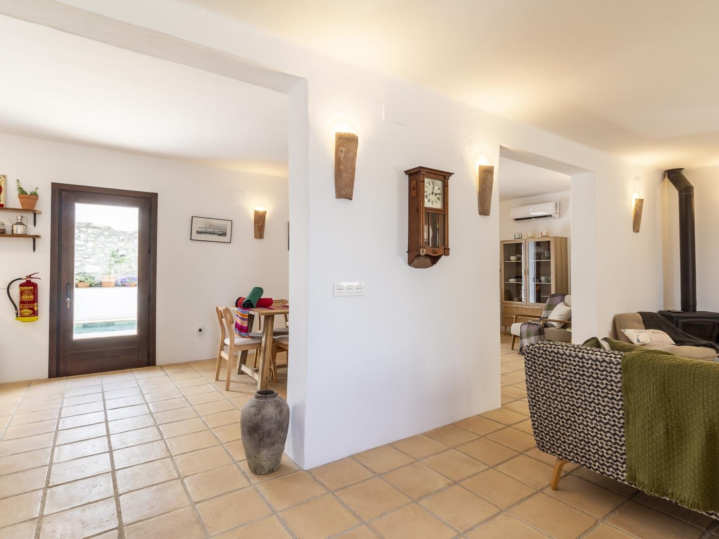 Rustic house with a swimming pool in Nigüelas in Nigüelas