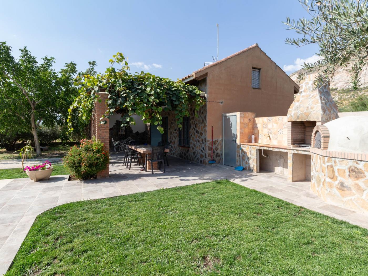 Landhaus mit Pool und Grill in Dúrcal