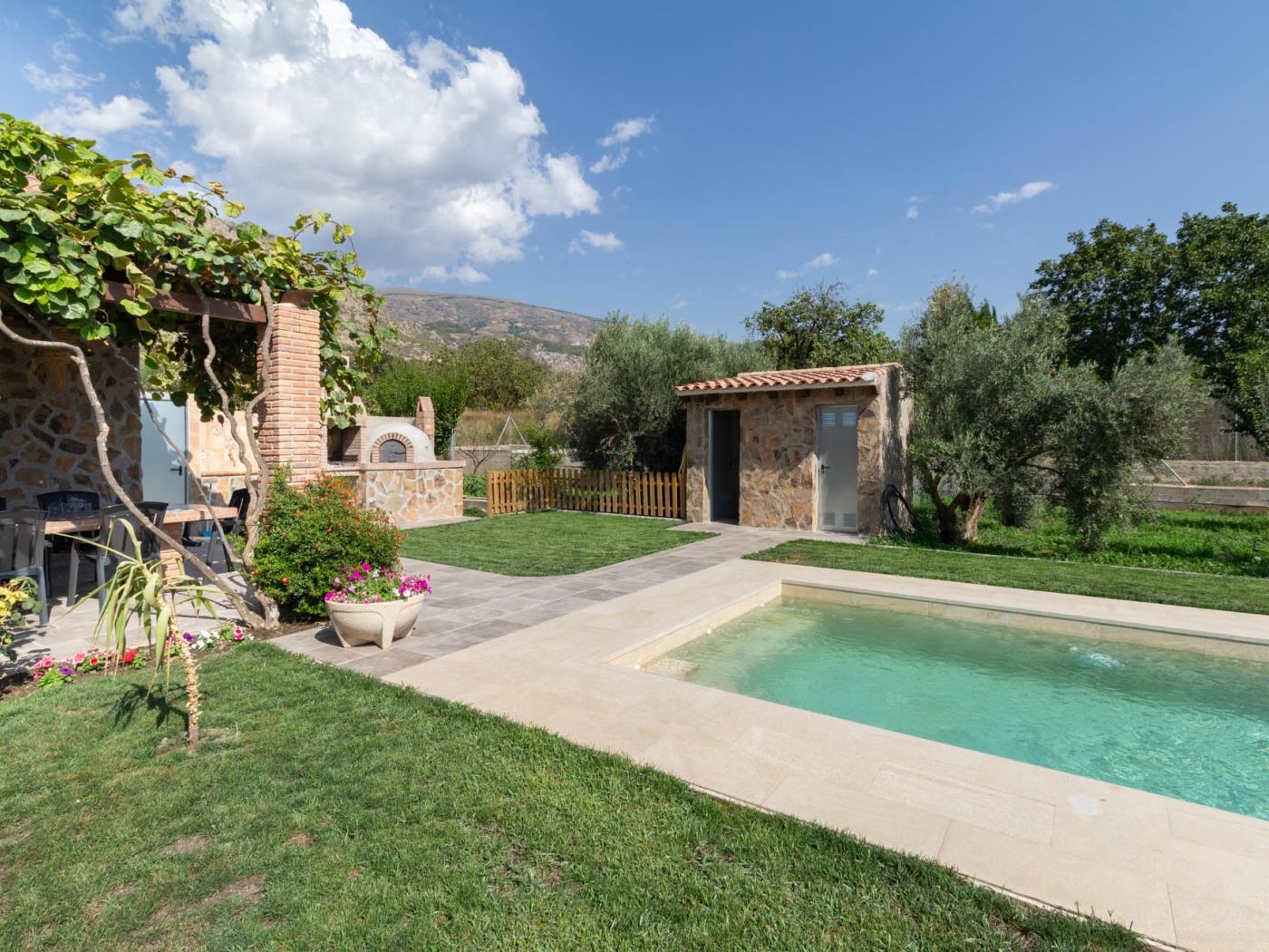 Landhaus mit Pool und Grill in Dúrcal