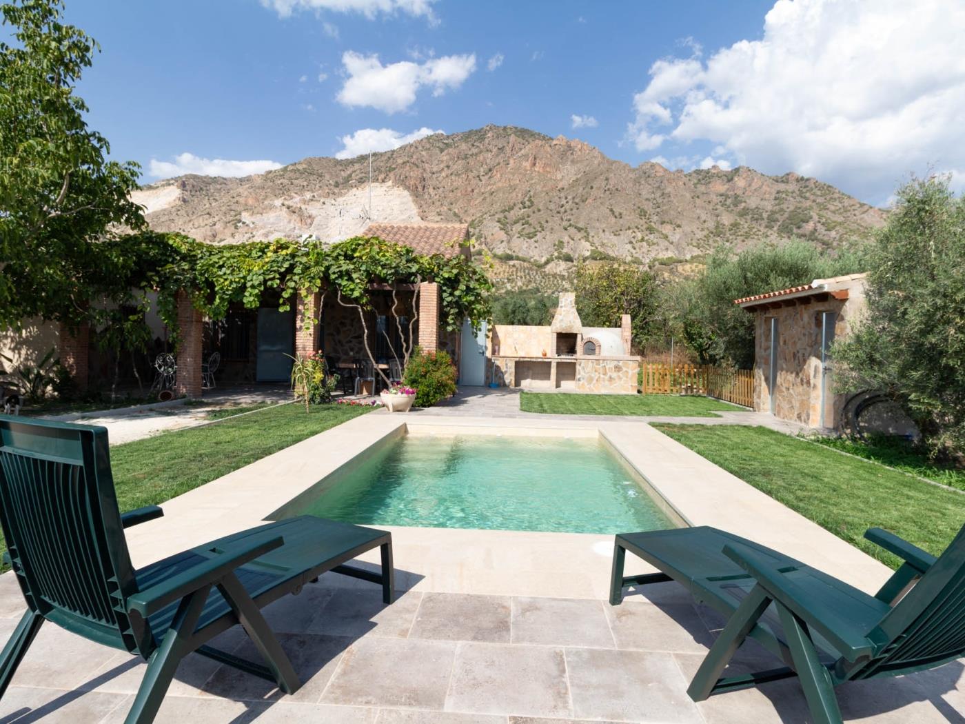 Landhaus mit Pool und Grill in Dúrcal