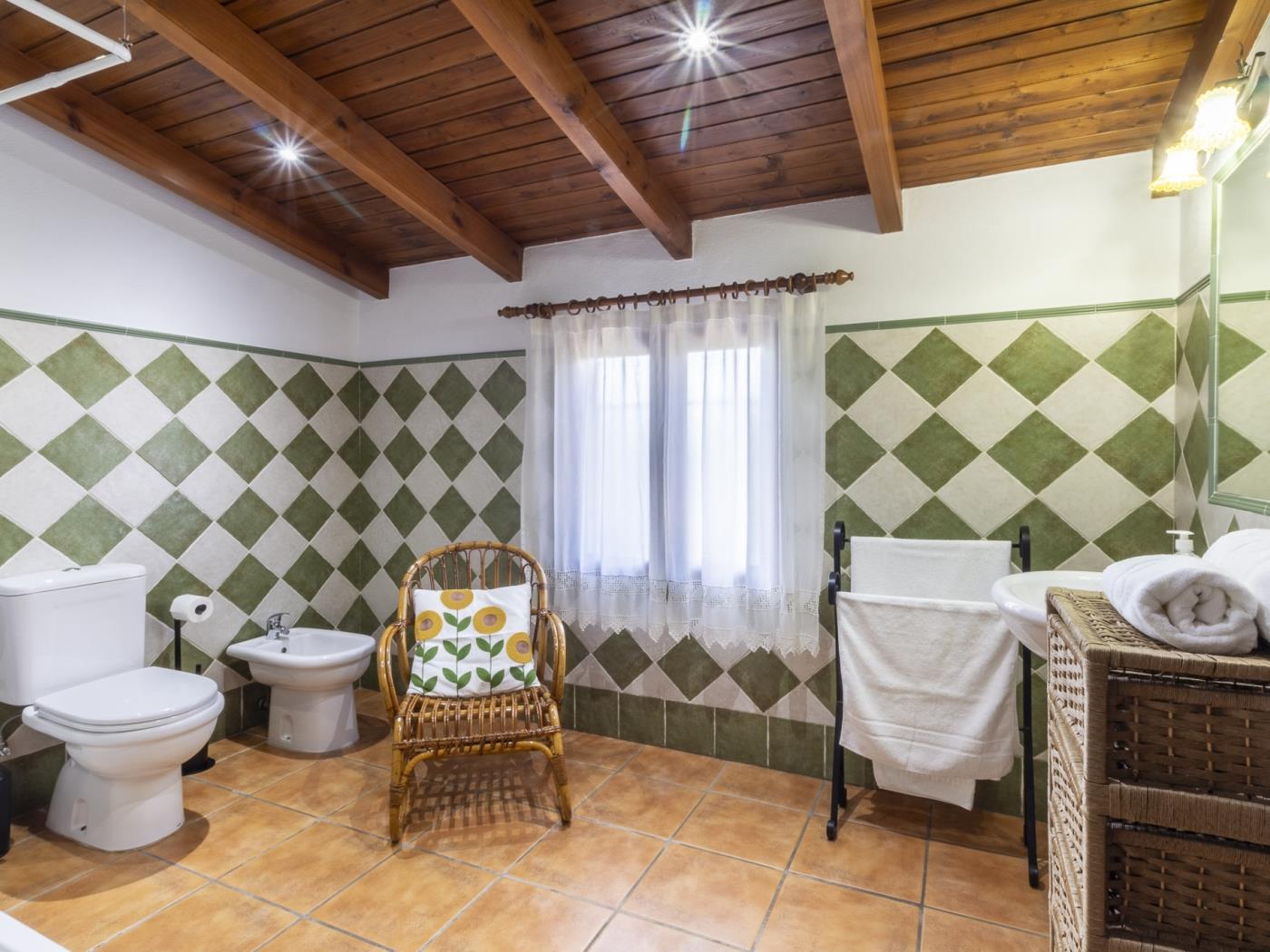 Country house with pool in a natural setting in Dúrcal