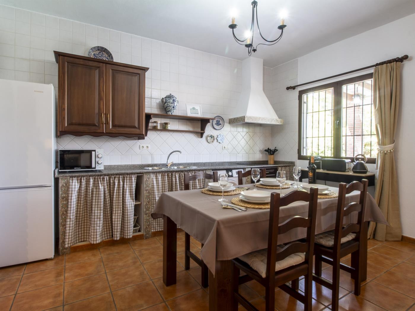 Country house with pool in a natural setting in Dúrcal