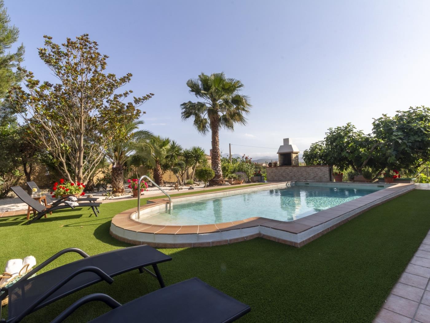 Country house with pool in a natural setting in Dúrcal