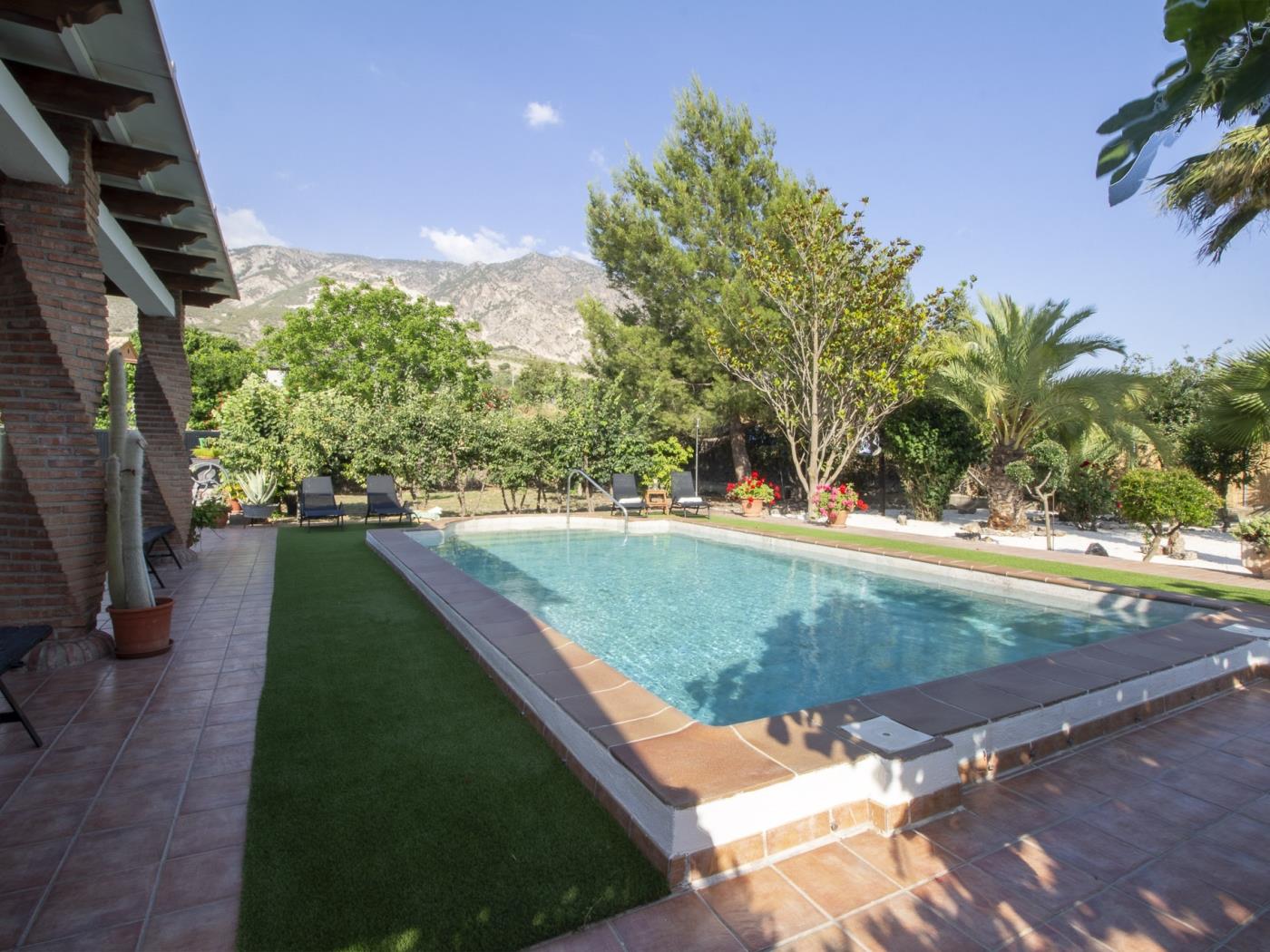 Country house with pool in a natural setting in Dúrcal