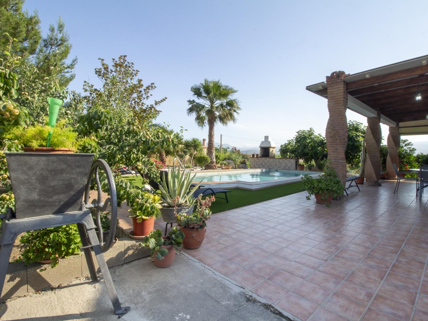 Country house with pool in a natural setting in Dúrcal