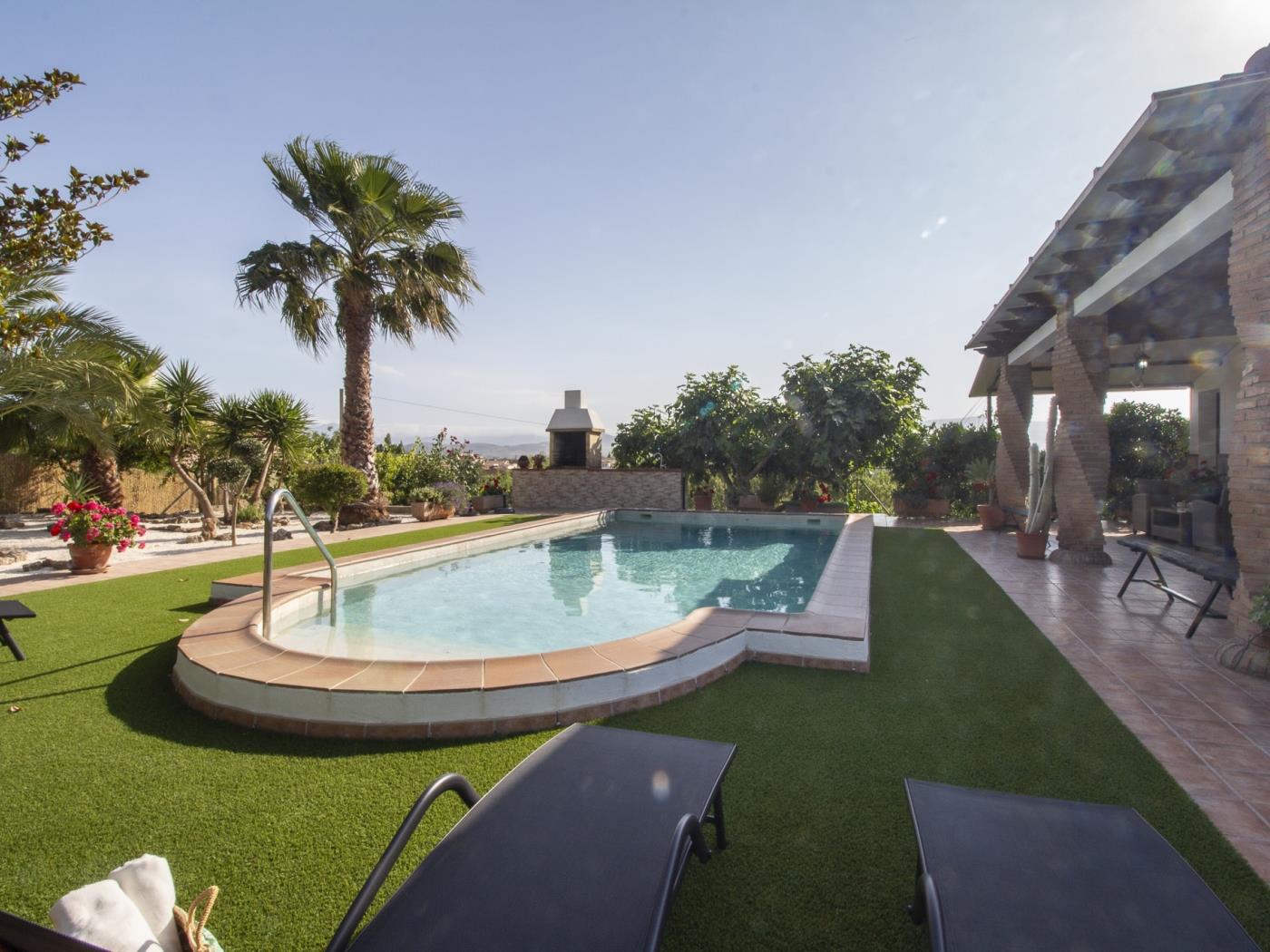Country house with pool in a natural setting in Dúrcal