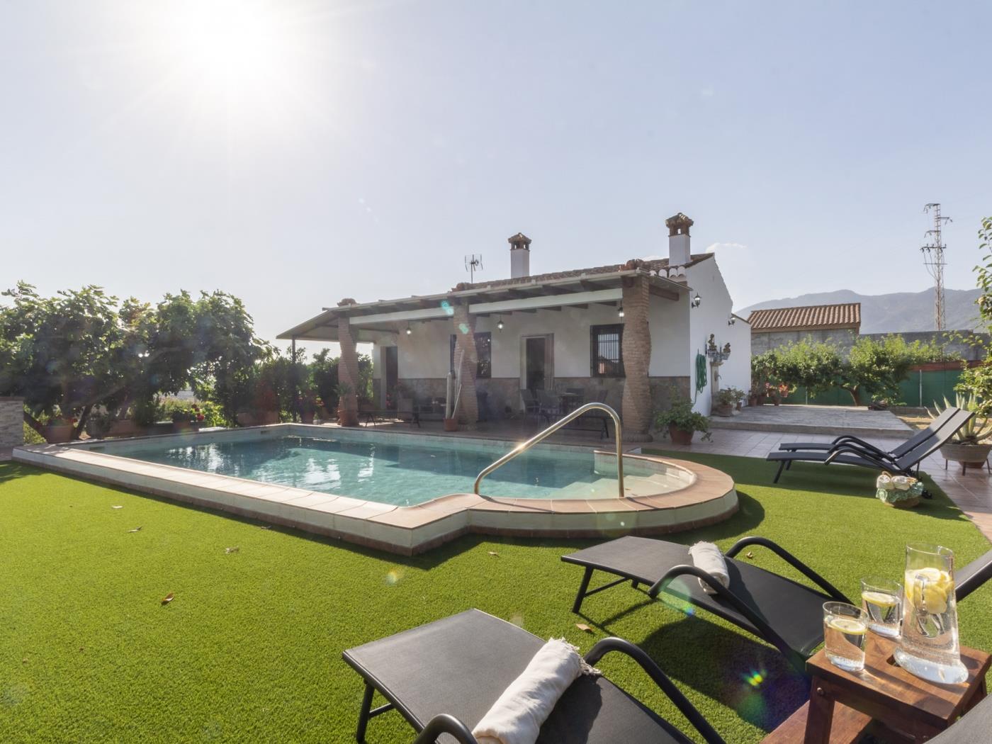 Country house with pool in a natural setting in Dúrcal