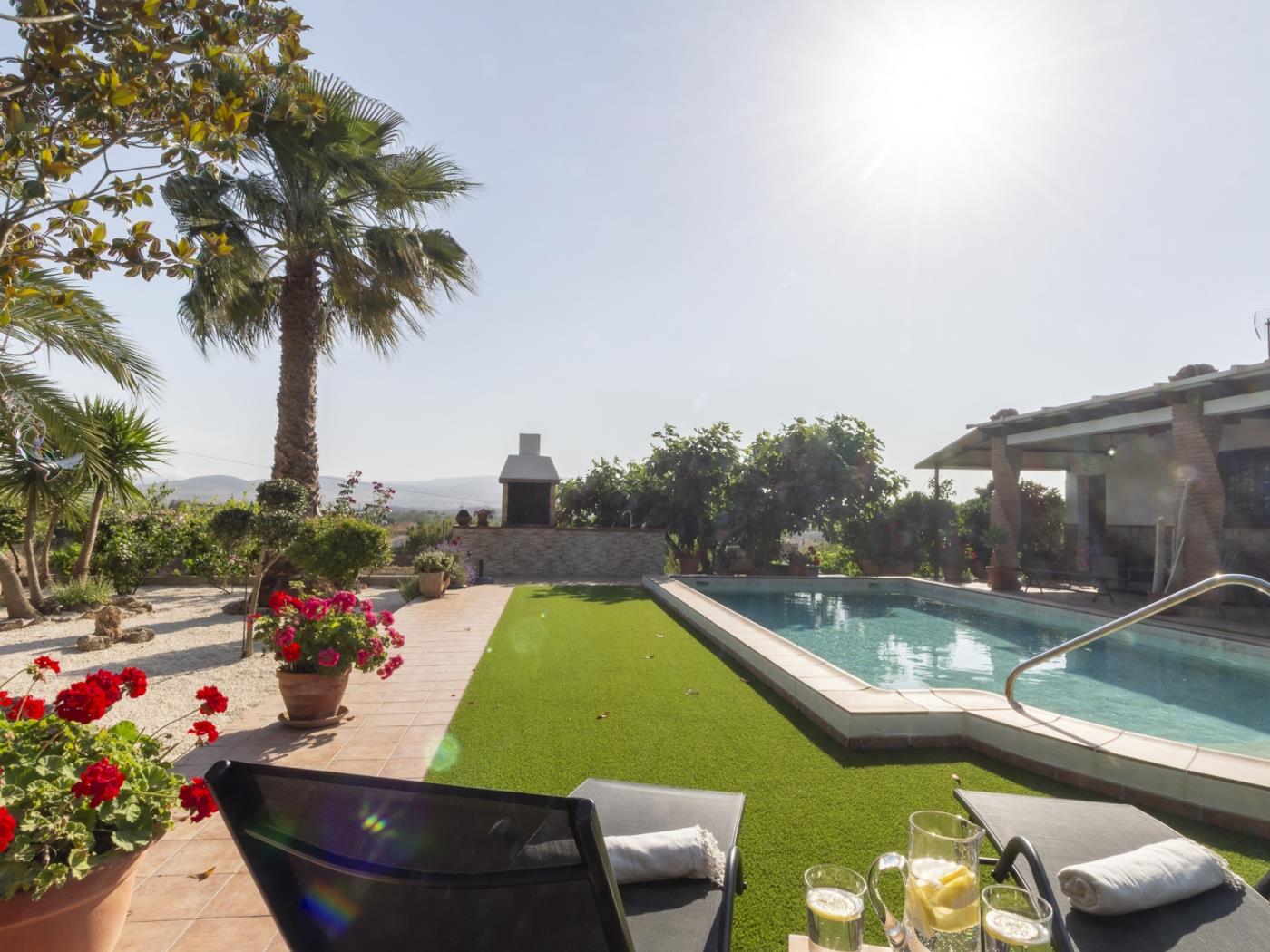 Country house with pool in a natural setting in Dúrcal
