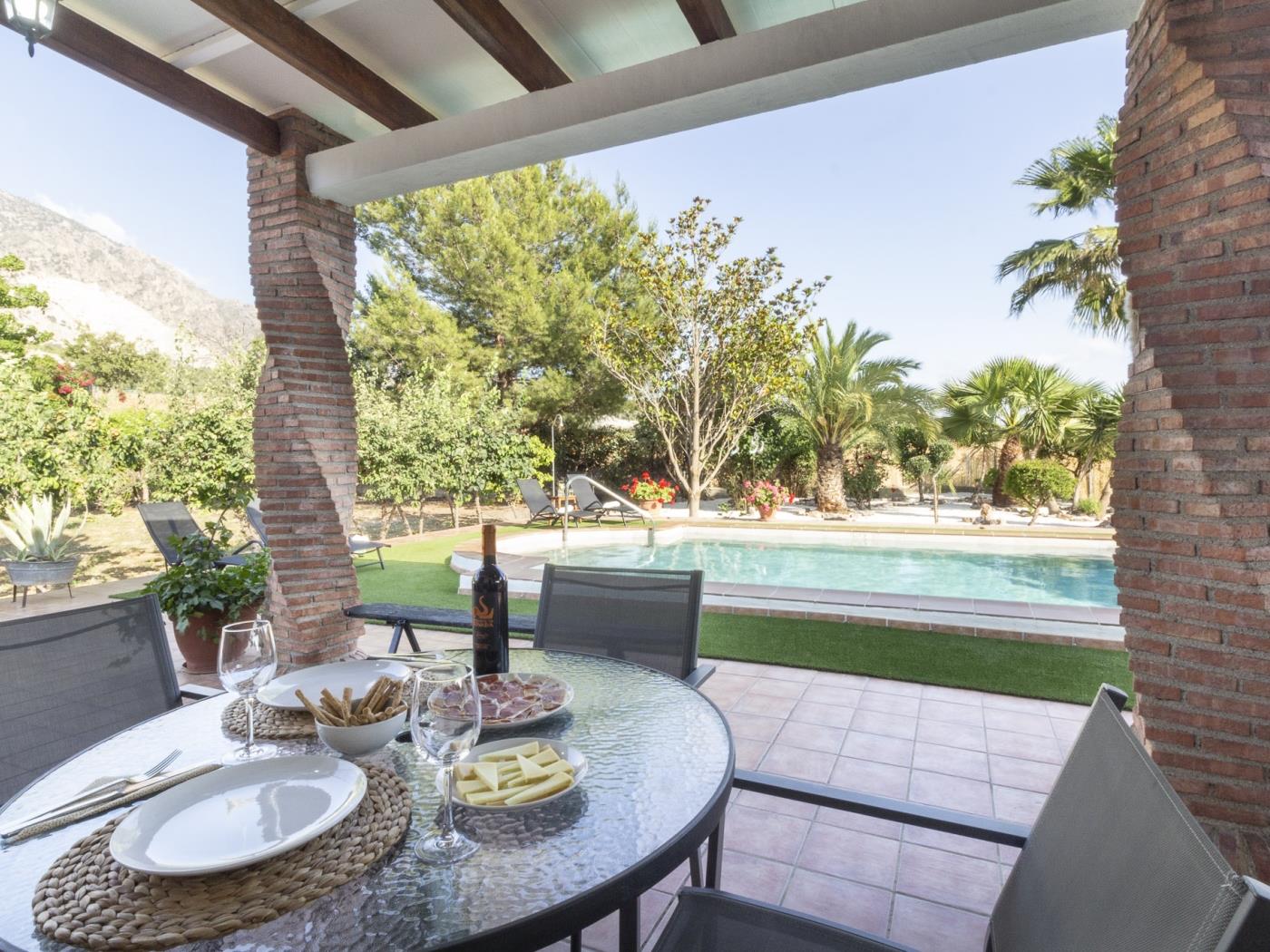 Country house with pool in a natural setting in Dúrcal