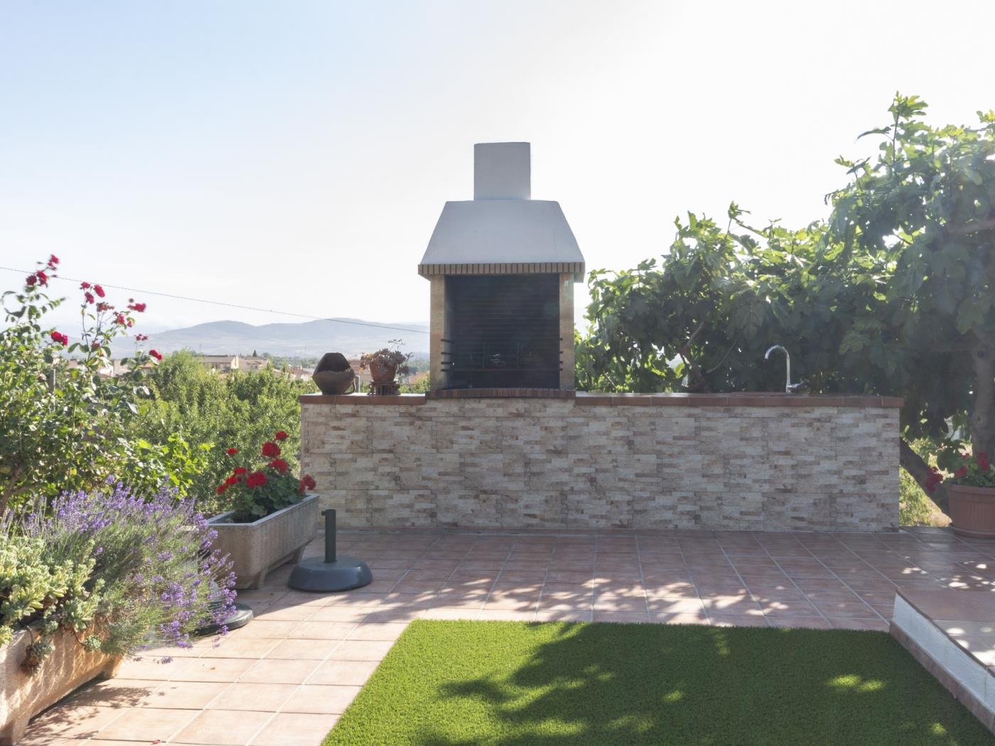 Country house with pool in a natural setting in Dúrcal