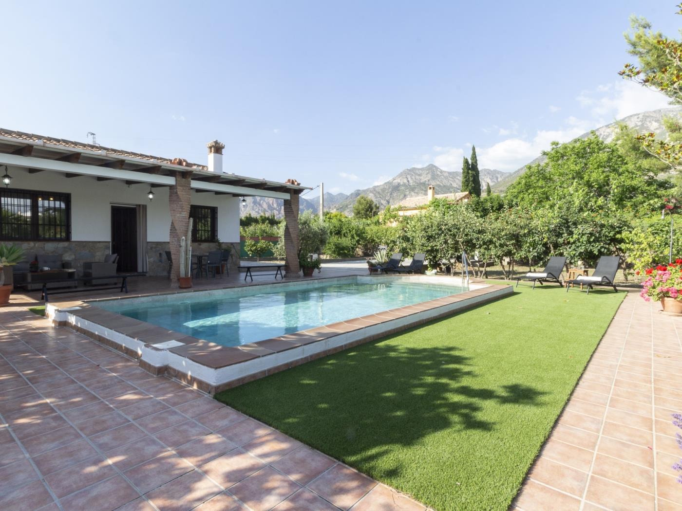 Country house with pool in a natural setting in Dúrcal