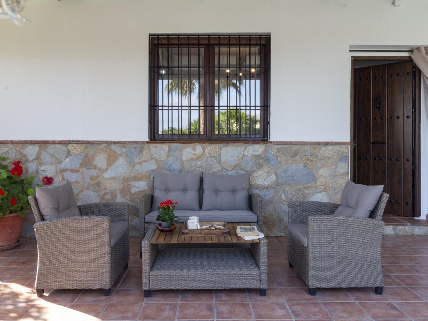 Country house with pool in a natural setting in Dúrcal