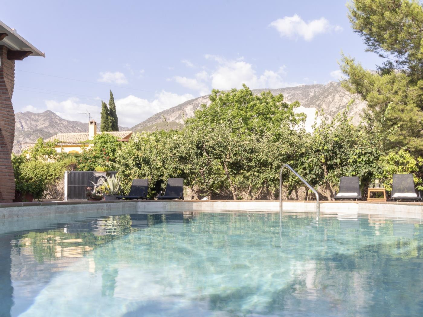 Country house with pool in a natural setting in Dúrcal