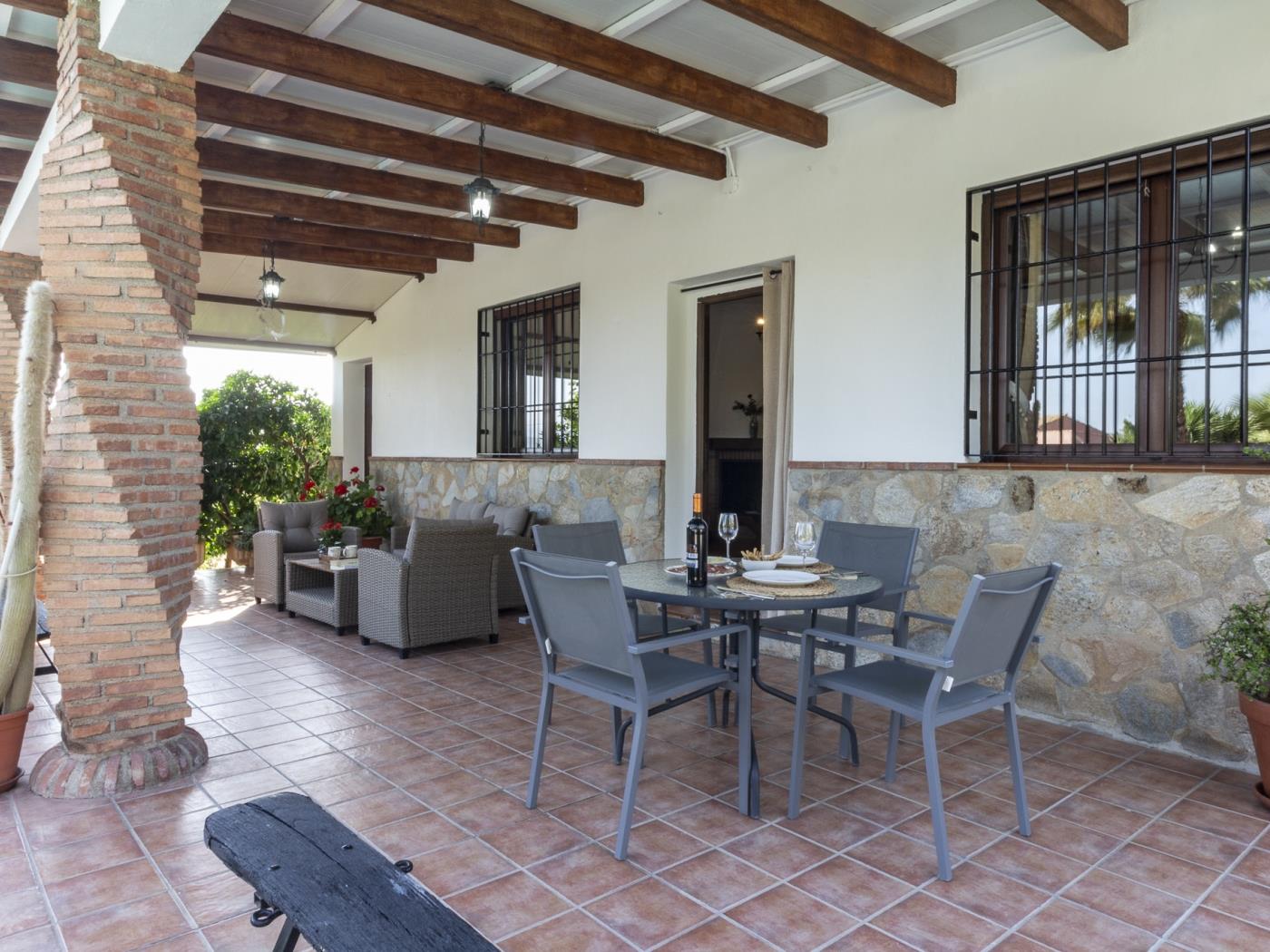 Country house with pool in a natural setting in Dúrcal