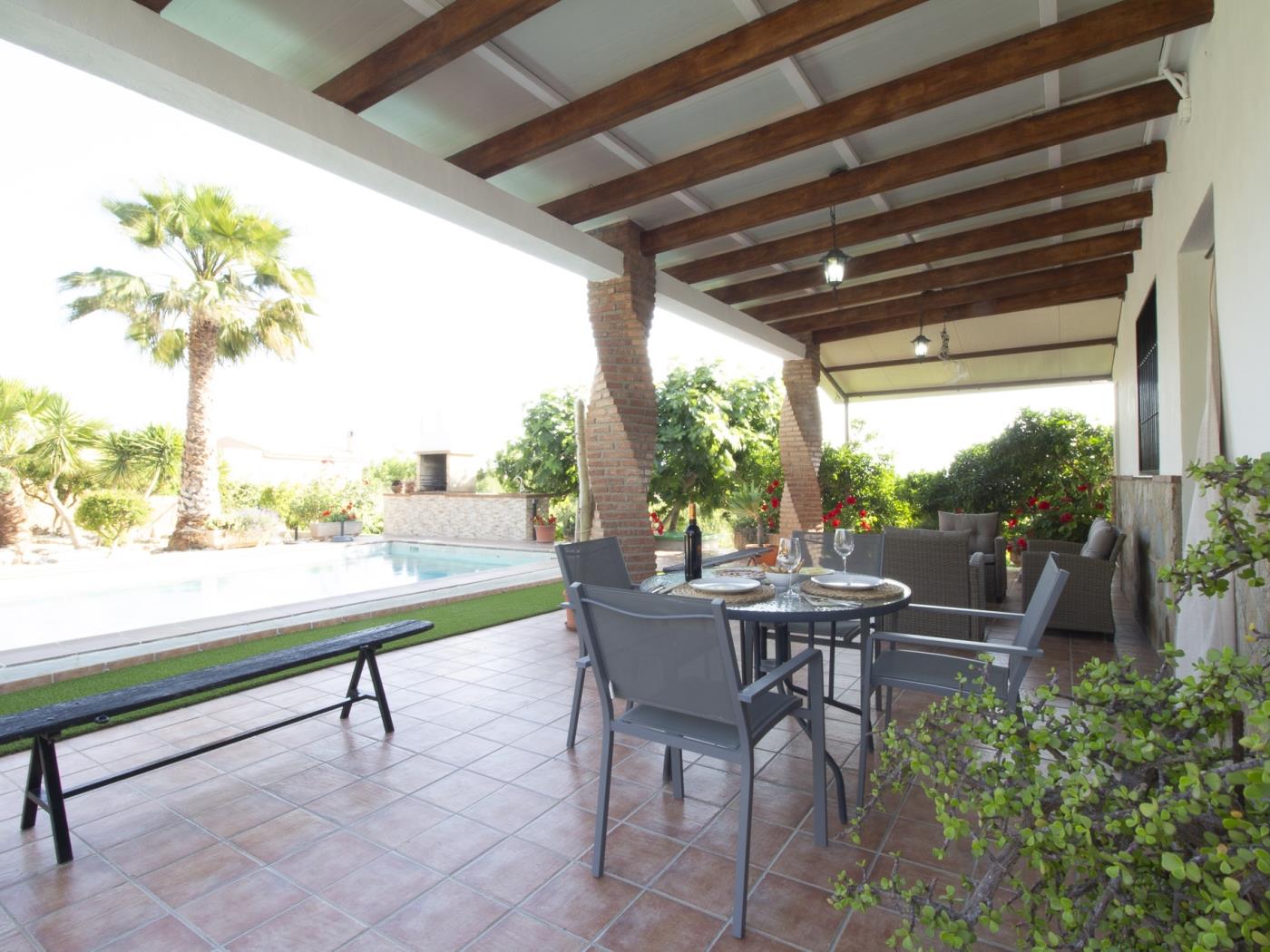Country house with pool in a natural setting in Dúrcal