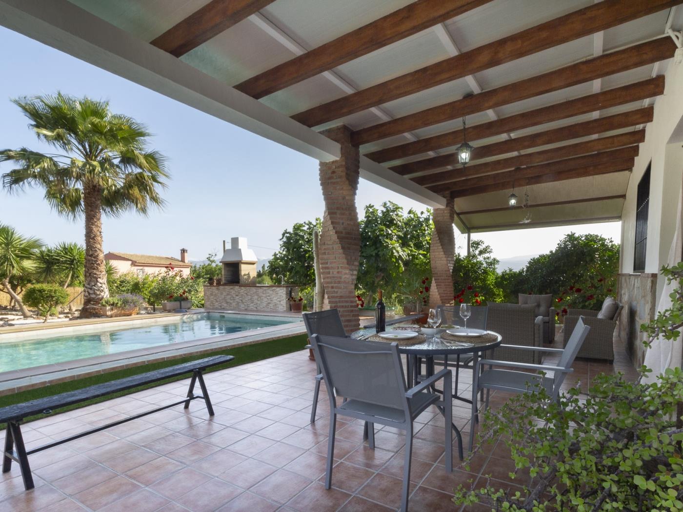 Country house with pool in a natural setting in Dúrcal