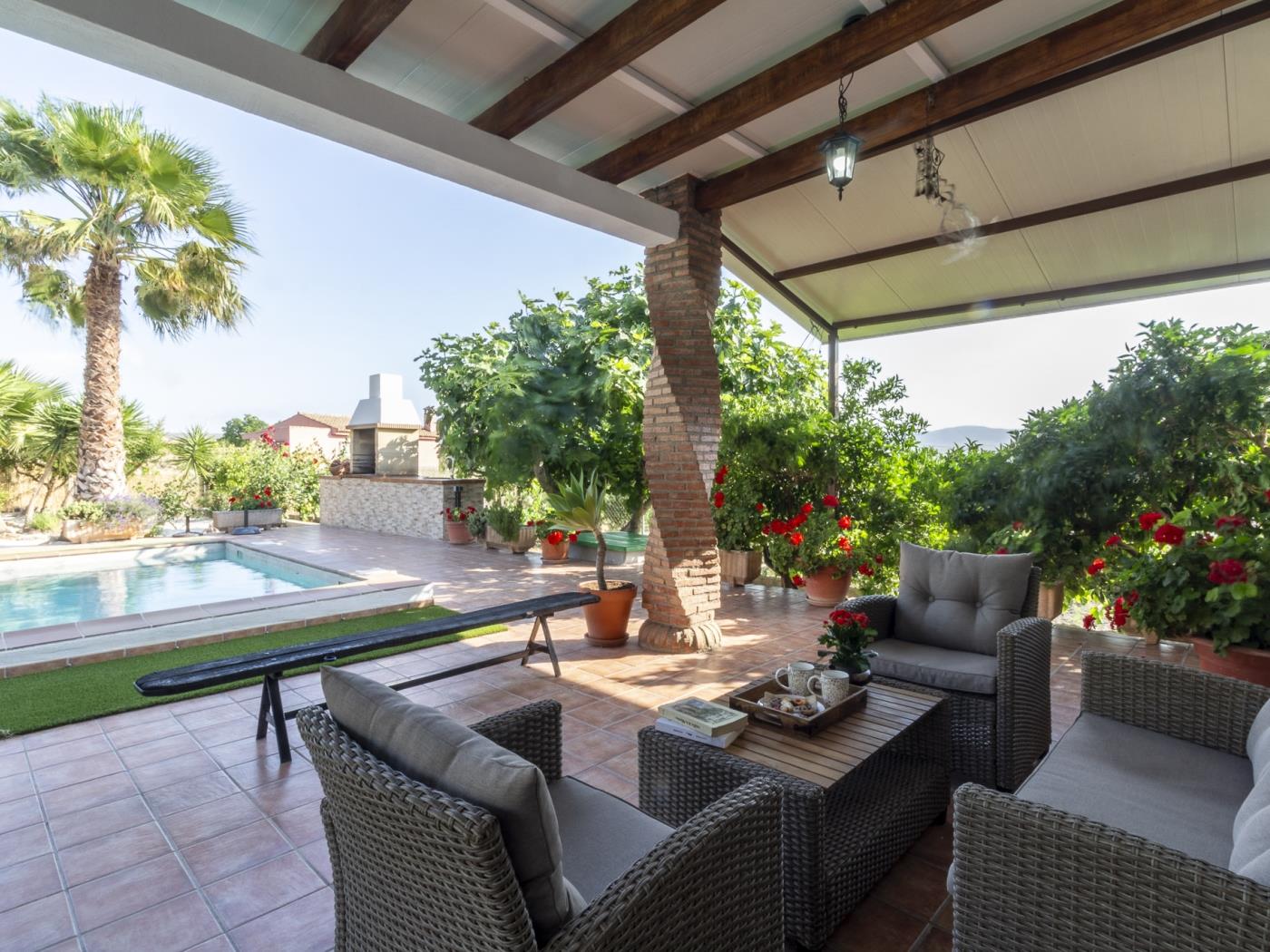 Country house with pool in a natural setting in Dúrcal