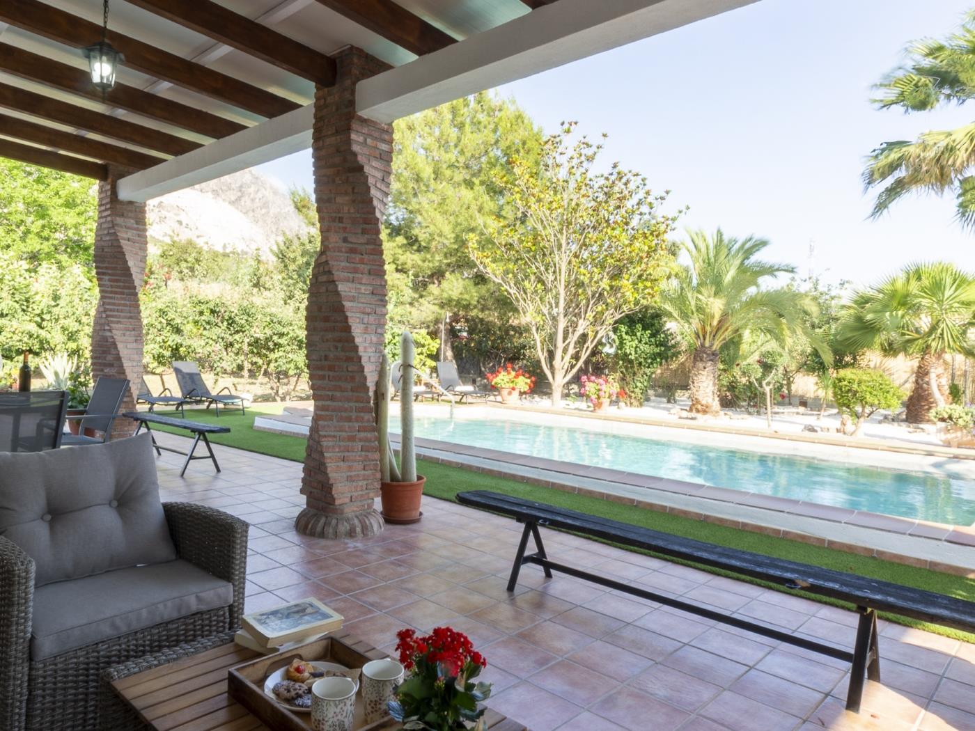 Country house with pool in a natural setting in Dúrcal