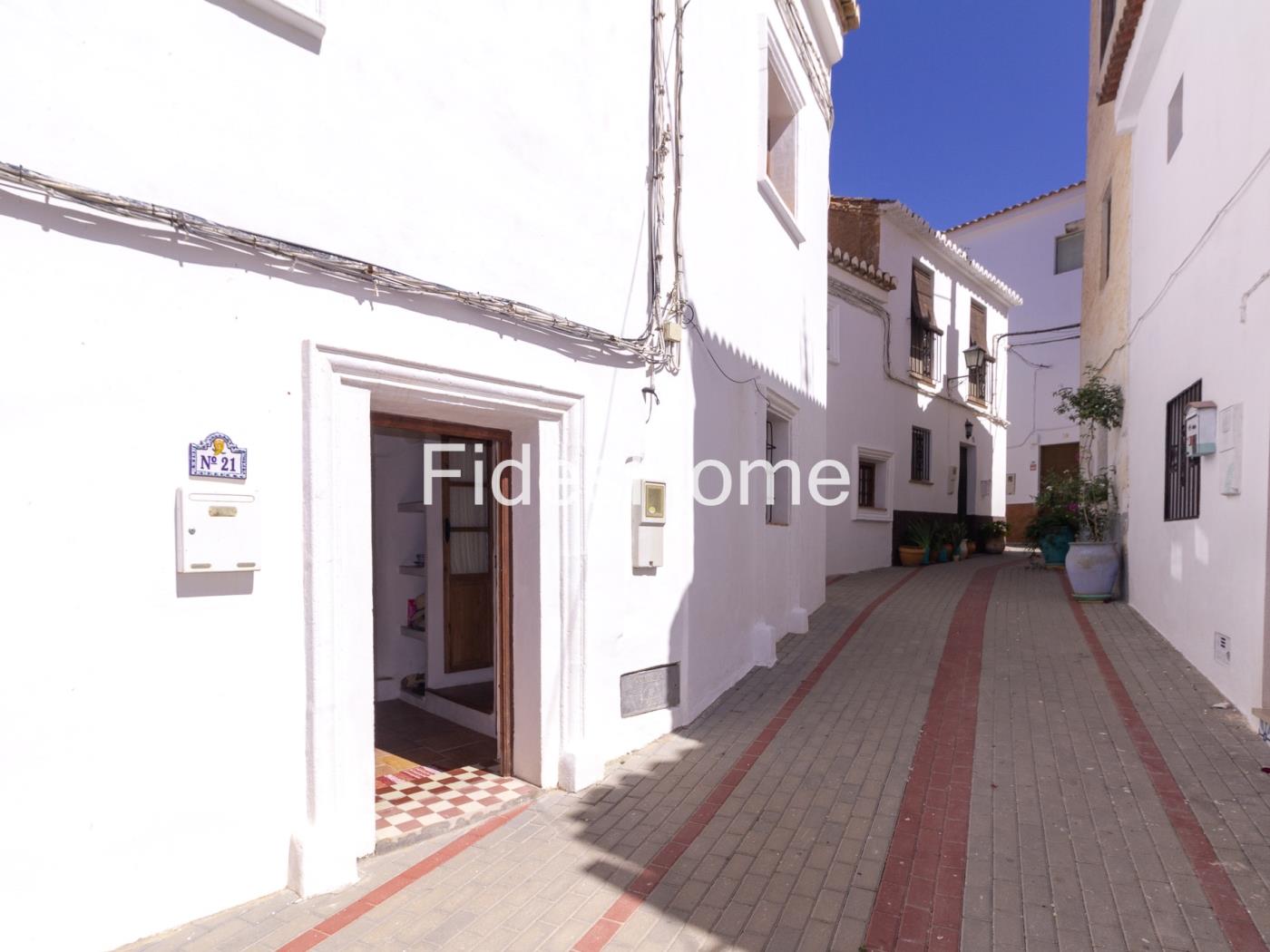 A charming terraced house in Chite, situated in a peaceful setting in Chite