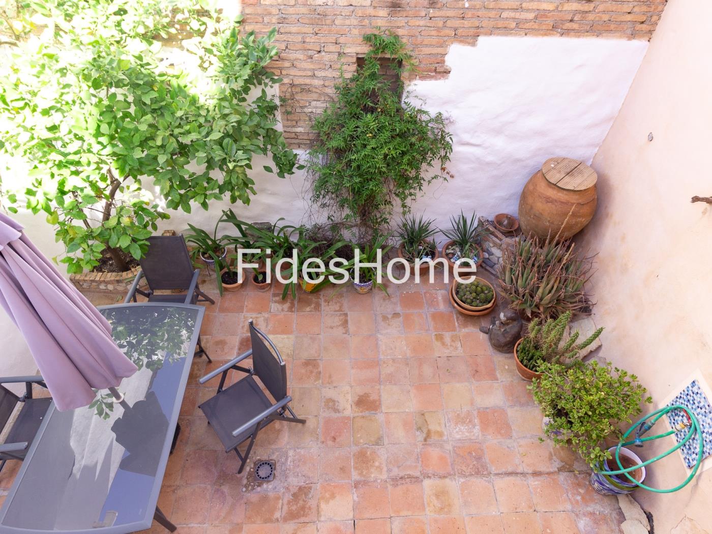 A charming terraced house in Chite, situated in a peaceful setting in Chite