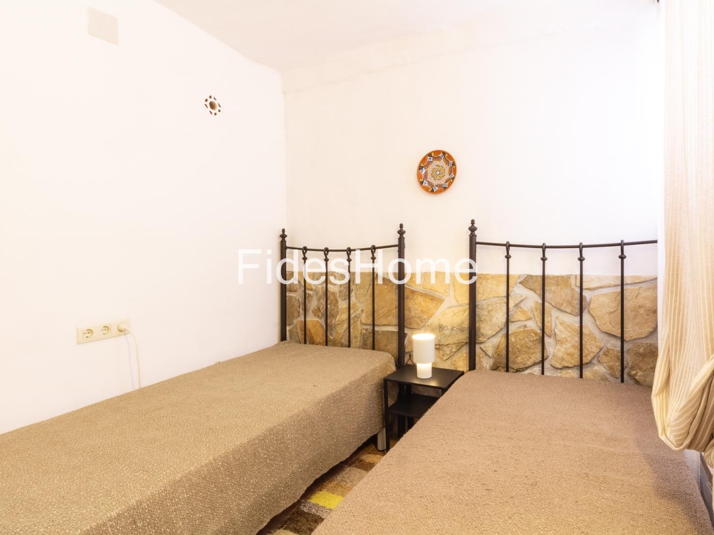 A charming terraced house in Chite, situated in a peaceful setting in Chite