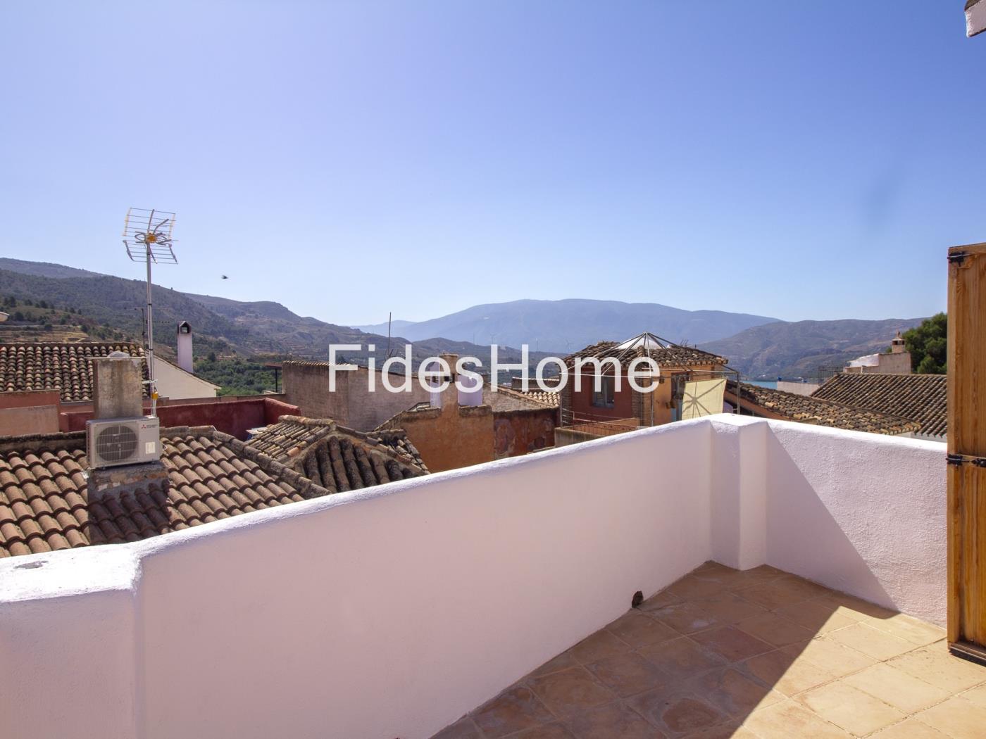A charming terraced house in Chite, situated in a peaceful setting in Chite