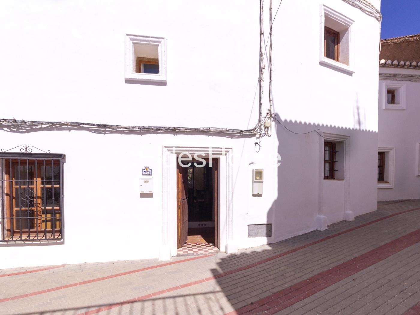 A charming terraced house in Chite, situated in a peaceful setting in Chite