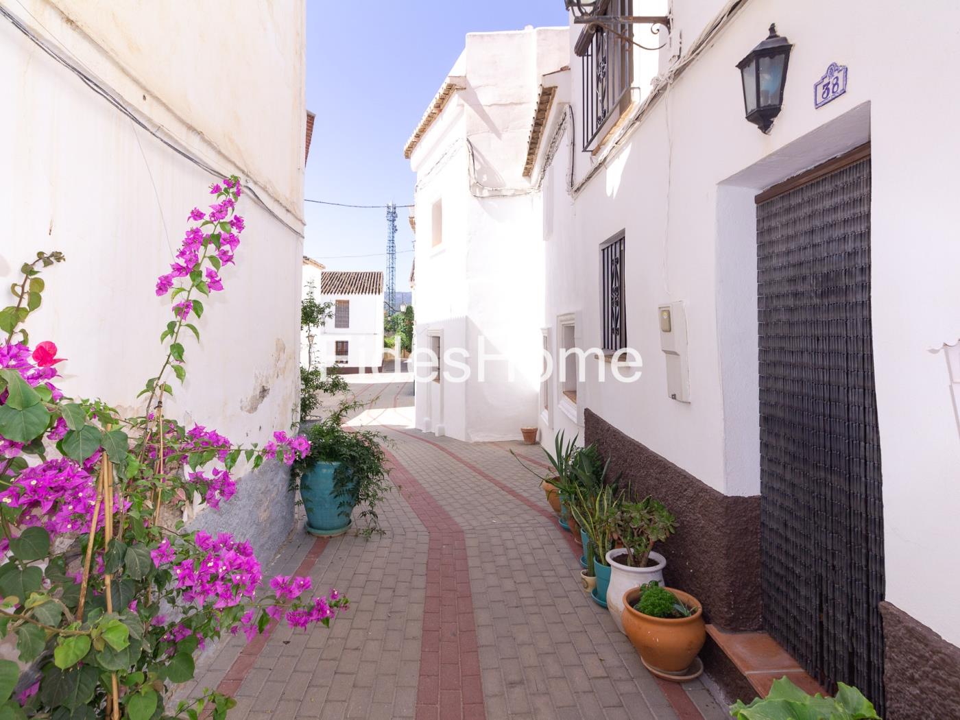 A charming terraced house in Chite, situated in a peaceful setting in Chite