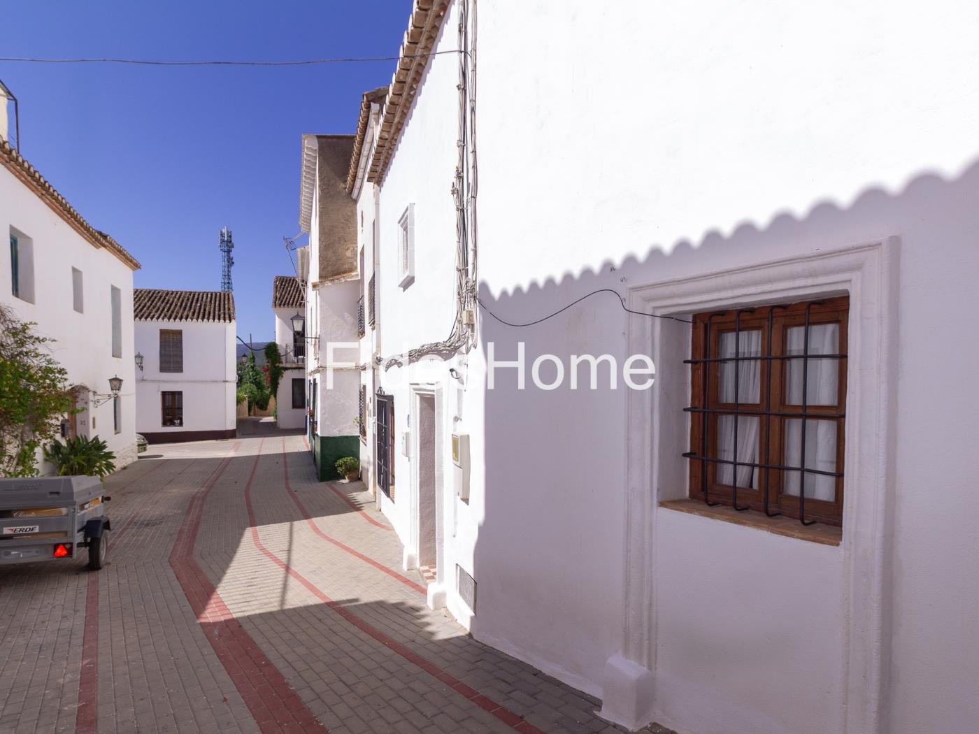 A charming terraced house in Chite, situated in a peaceful setting in Chite