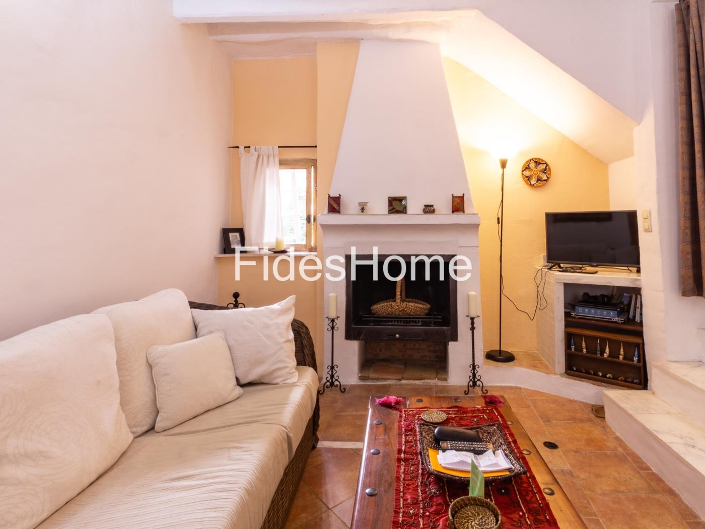 A charming terraced house in Chite, situated in a peaceful setting in Chite