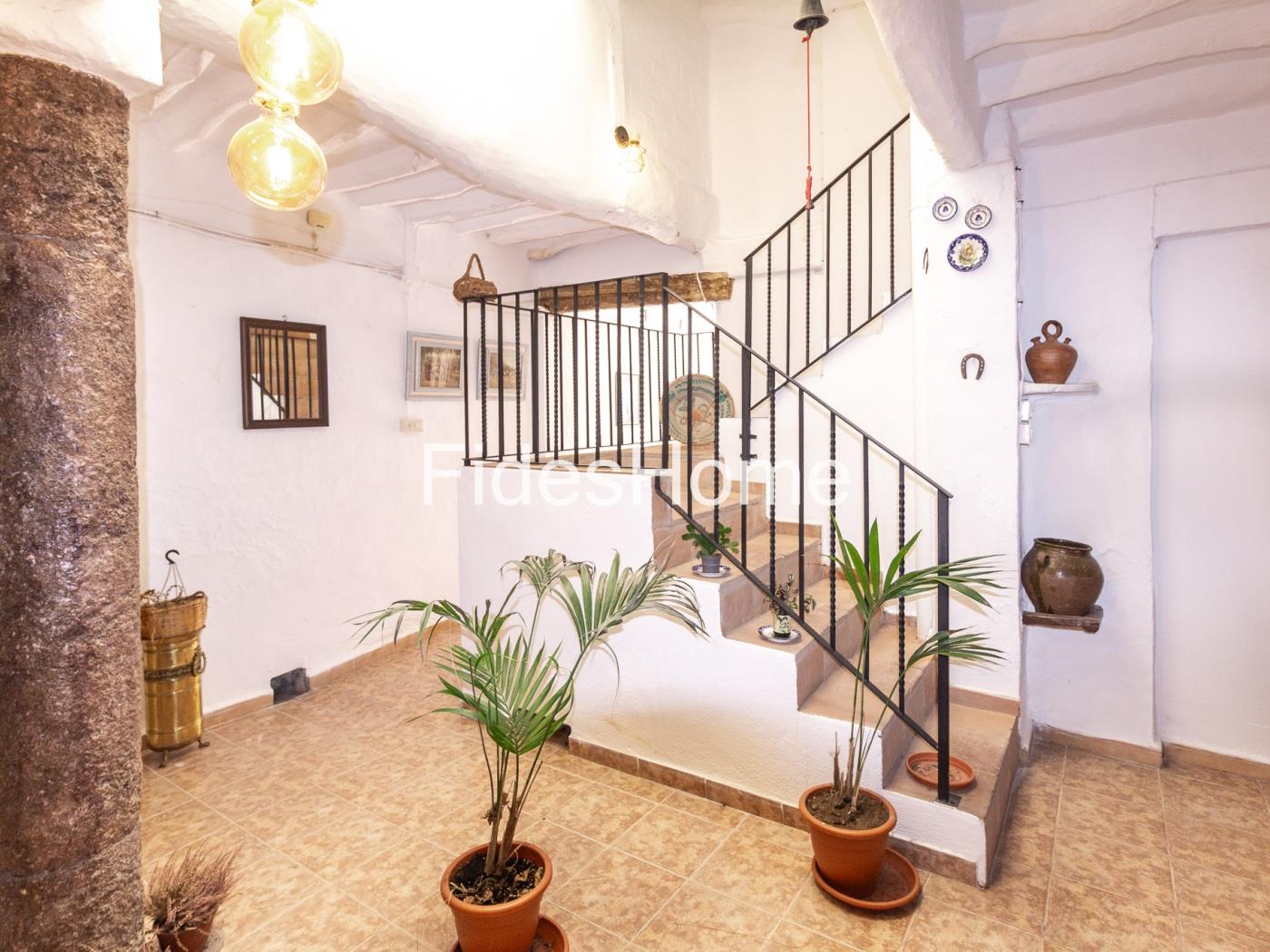 Spacious house with potential in Pinos del Valle in Pinos del Valle