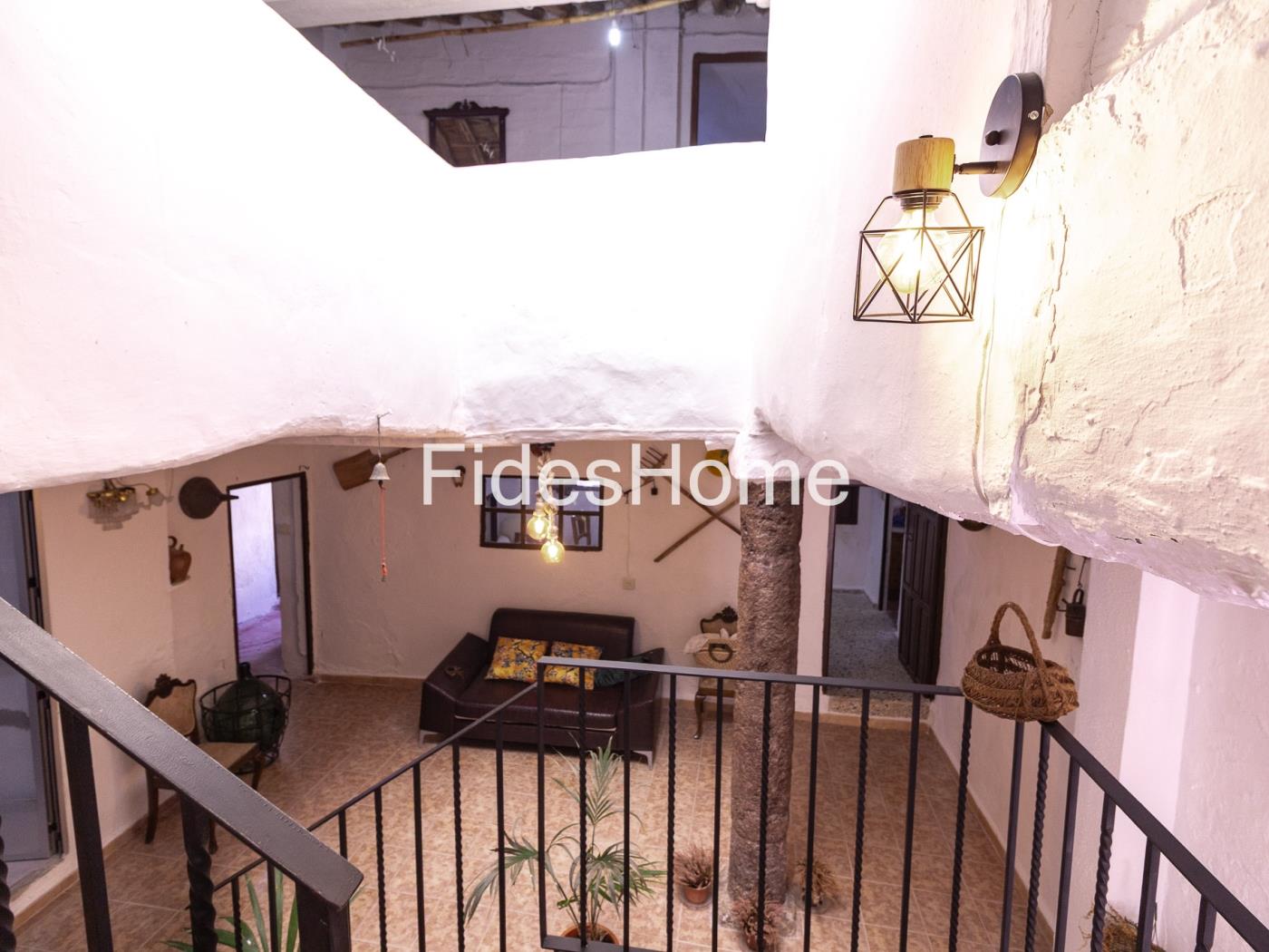 Spacious house with potential in Pinos del Valle in Pinos del Valle