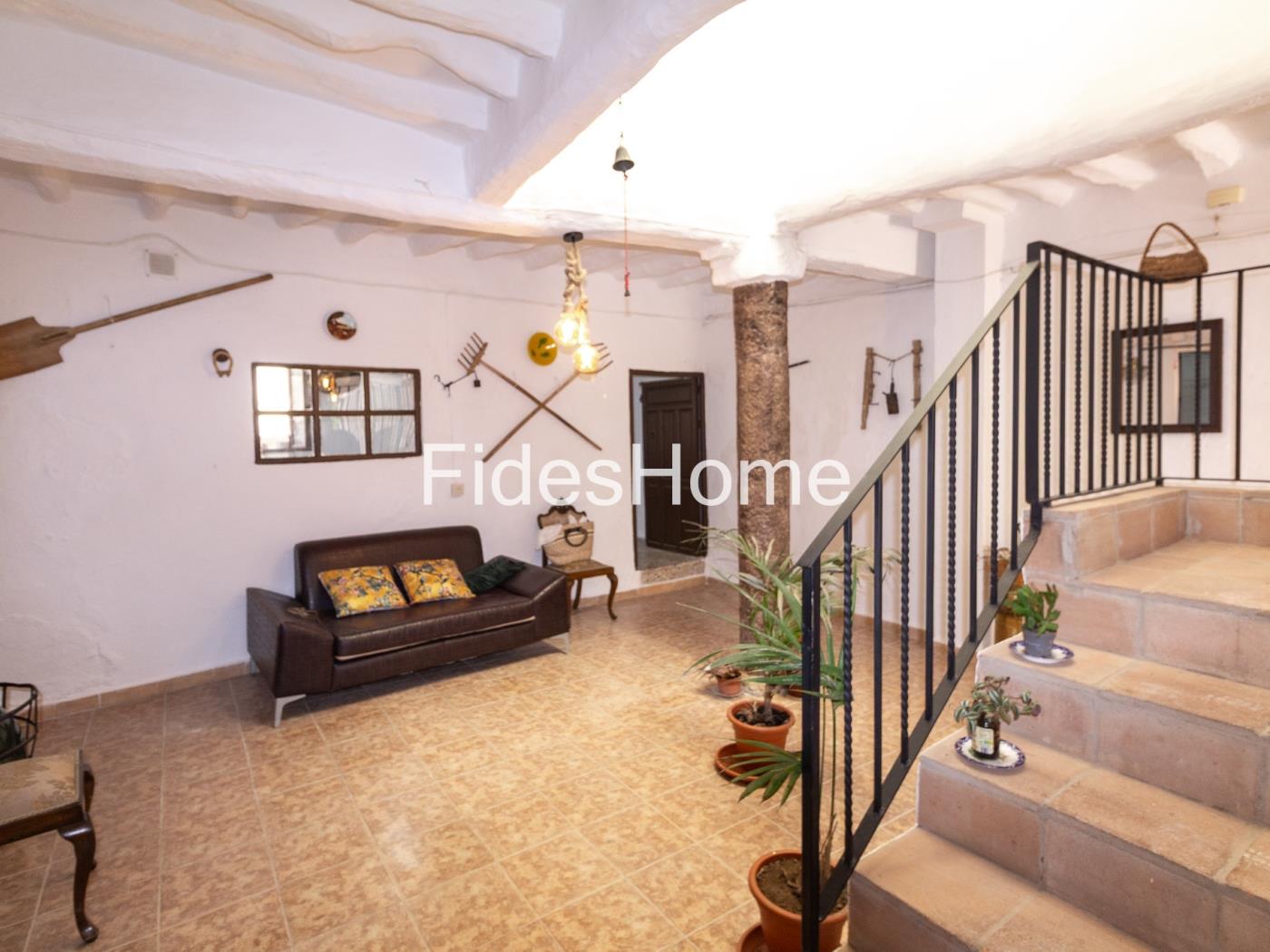 Spacious house with potential in Pinos del Valle in Pinos del Valle
