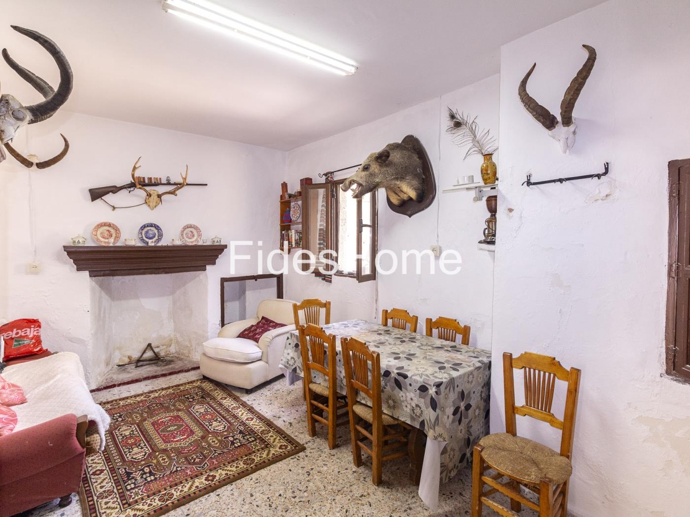 Spacious house with potential in Pinos del Valle in Pinos del Valle