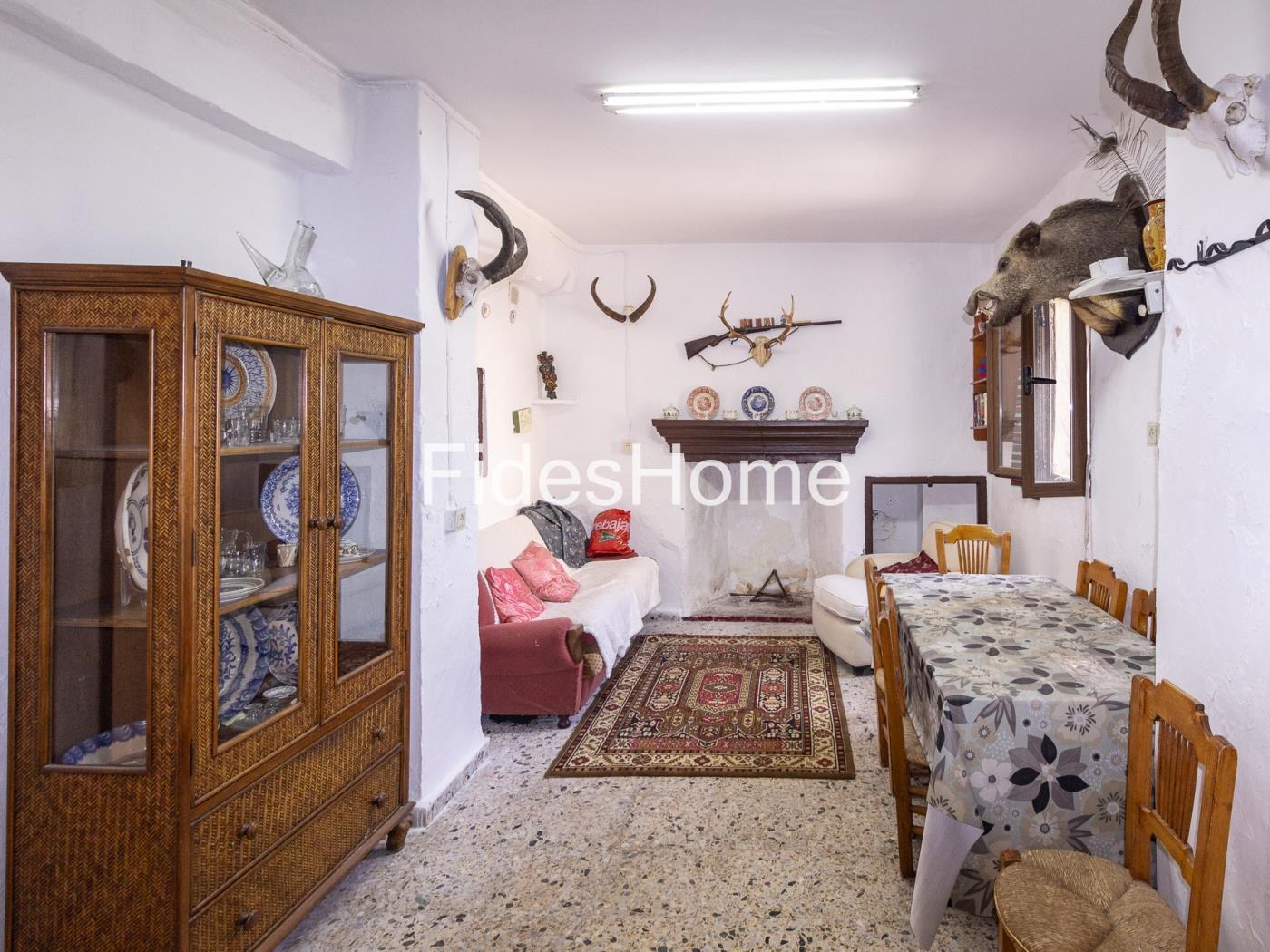 Spacious house with potential in Pinos del Valle in Pinos del Valle