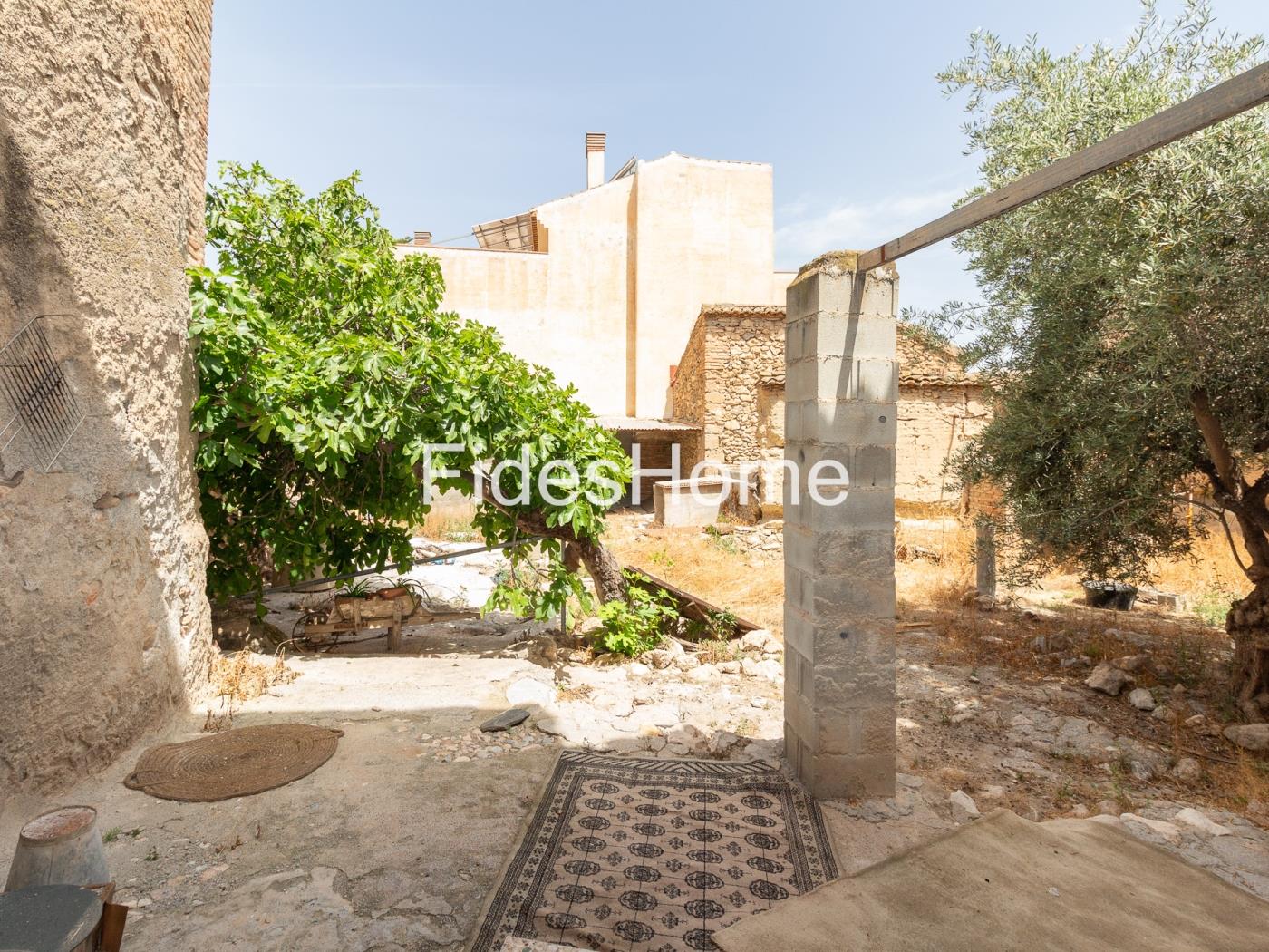 Spacious house with potential in Pinos del Valle in Pinos del Valle