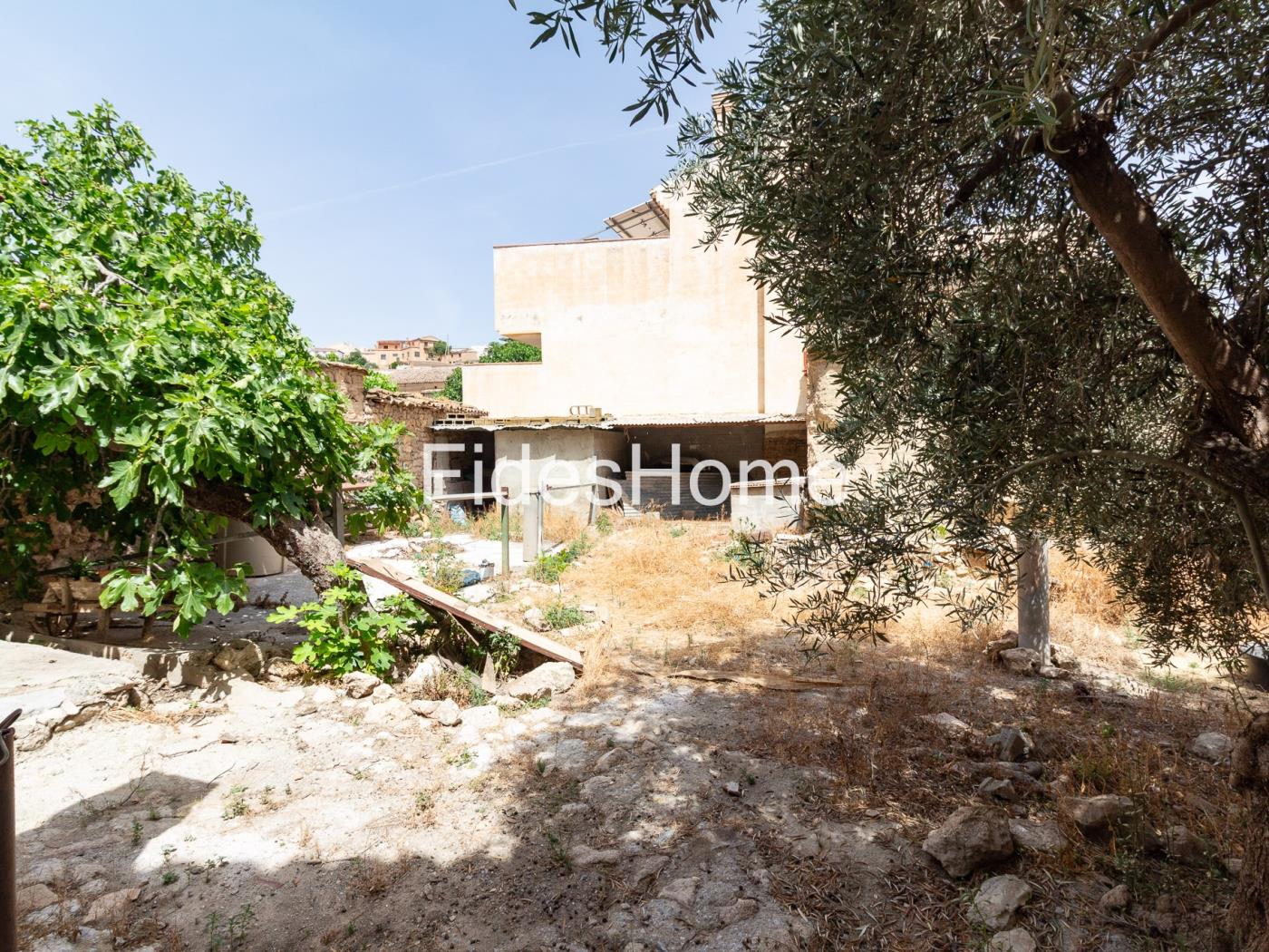 Spacious house with potential in Pinos del Valle in Pinos del Valle